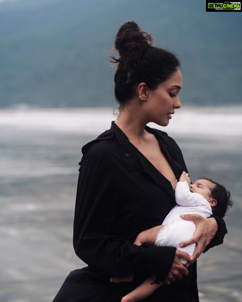 Lisa Haydon Instagram - 🖖So I’ve been away from insta for a while now, here’s my best attempt at a catch up post.. Things can feel pretty extra after having a baby. A lot of it is probably hormones. Two under two and three kids in four years has been truly humbling. I don’t mean humbling in the way I’ve heard ppl say after winning an Oscar lol But humbled in an, I feel incapable kind of way. I thought we’d be taking it one day at a time, but we’re down to taking it one feed at a time. No one tells you how long you’ll spend burping your baby. And what not getting that burp up can mean. I take a second sometimes to just remind myself there is no destination in motherhood. Pumping while having a coffee, organising the boys schedules — pick ups, drop offs and bouncing the bouncer with one foot. And then there’s that sound, that tiny little noise that makes it all worth it, and when you finally hear it, it’s the most rewarding.. that little burp! 📸 @rubylaw Lantau Island