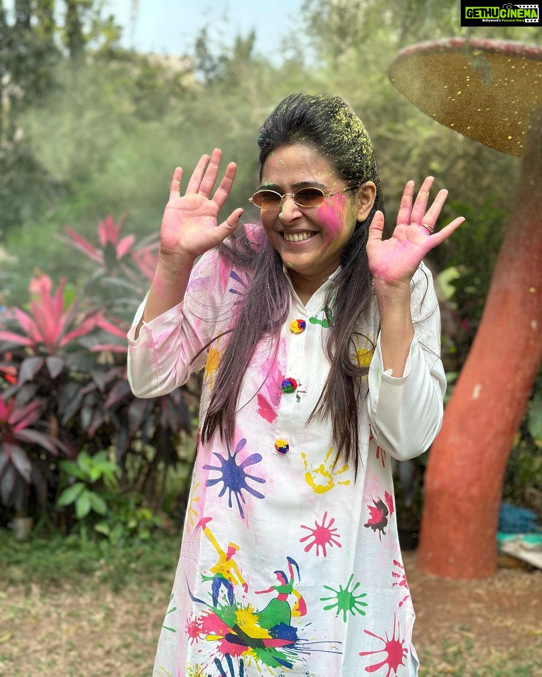 Madhurima Tuli Instagram - Wishing you and your family a very Happy Holi ❤️❤️ #holi
