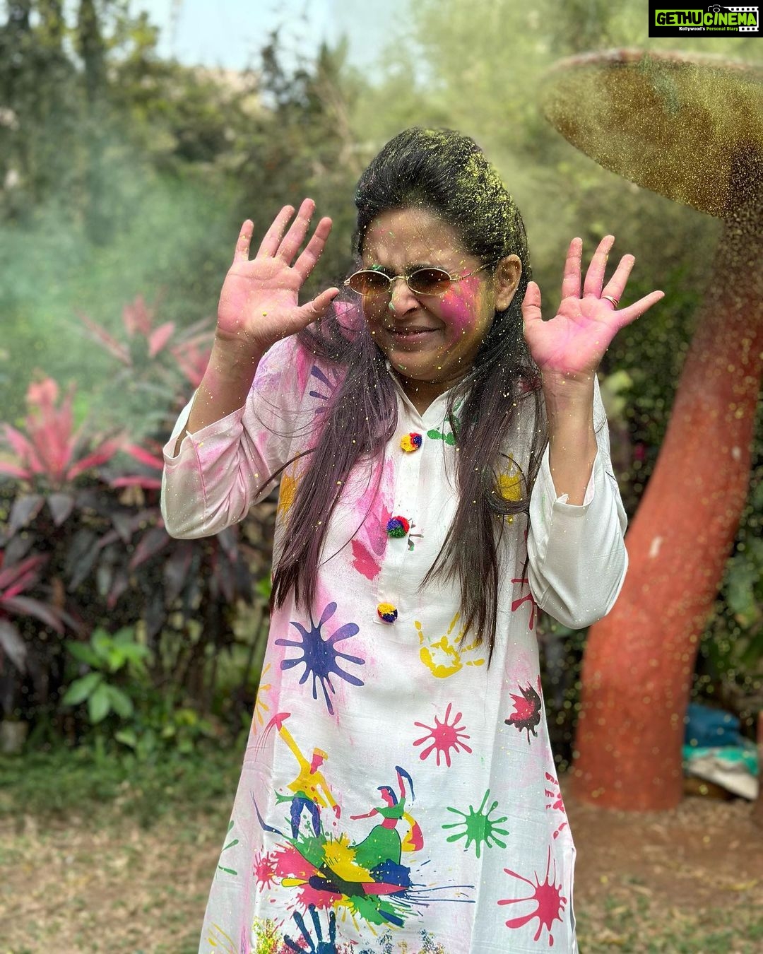 Madhurima Tuli Instagram - Wishing you and your family a very Happy Holi ❤️❤️ #holi