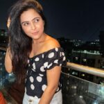 Madhurima Tuli Instagram – City lights 🌃 ❤️

#lights #black #white #dreams #love #citylights