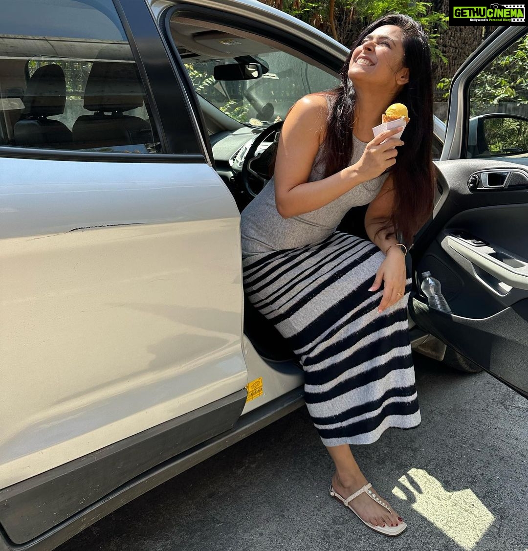 Madhurima Tuli Instagram - A Sunny day deserves an ice cream 🍦❤️