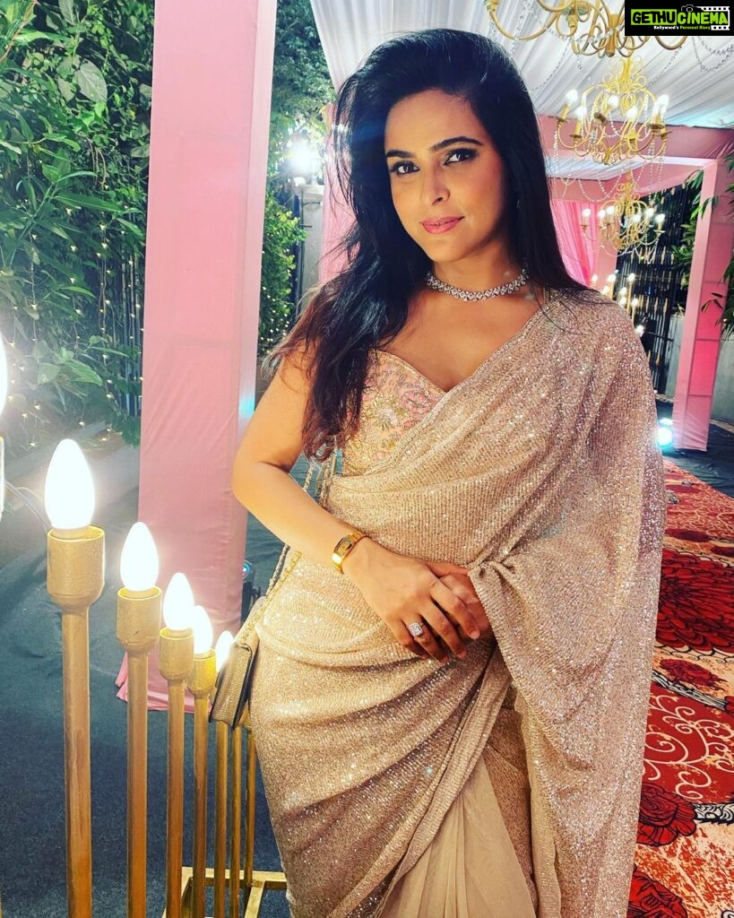 Madhurima Tuli Instagram - Saree love 💕 💕 #dostkishaadi Outfit- Moms Saree 🥰 HMU @itsrajmukadam Jewellery styled by @shailjaanand - @the_jewel_gallery