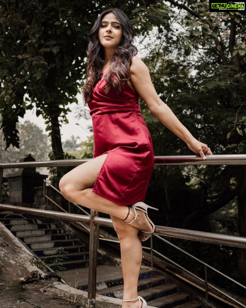 Madhurima Tuli Instagram - Red makes me happy.. 👀❤️ Outfit @shaberryofficial HMU @raj_mukadam 📸 @gunjanc7
