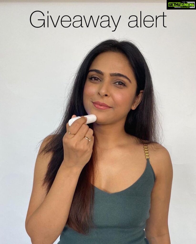 Madhurima Tuli Instagram - In an effort to spread awareness about PCOS, braun beauty and I have teamed together! I never go without my Braun Facial trimmer when grooming my face. It provides smooth skin, is totally painless, and is very simple to use. Please contact a doctor if you suspect PCOS. They are conducting a Giveaway and lucky winners will win a Braun mini face hair remover! All you need to do is: - Go to their handle @braunbeauty_in and follow them - Use the filter and post a selfie OR repost my post in your story - Tag 3 of your friends and ask them to do the same and tag Braunbeauty_in. We will be taking entities basis the tags Contest ends on 17th Dec and winners will be announced on 25th Dec. I'm tagging @shefalibaggaofficial @manjarifadnis @anjalibarotofficial to join hands in supporting the cause #PCOShhNoMore #PCOS #pcosawareness #pcoswarrior #pcosindia #Braun #BraunIndia #contest #giveawayindia