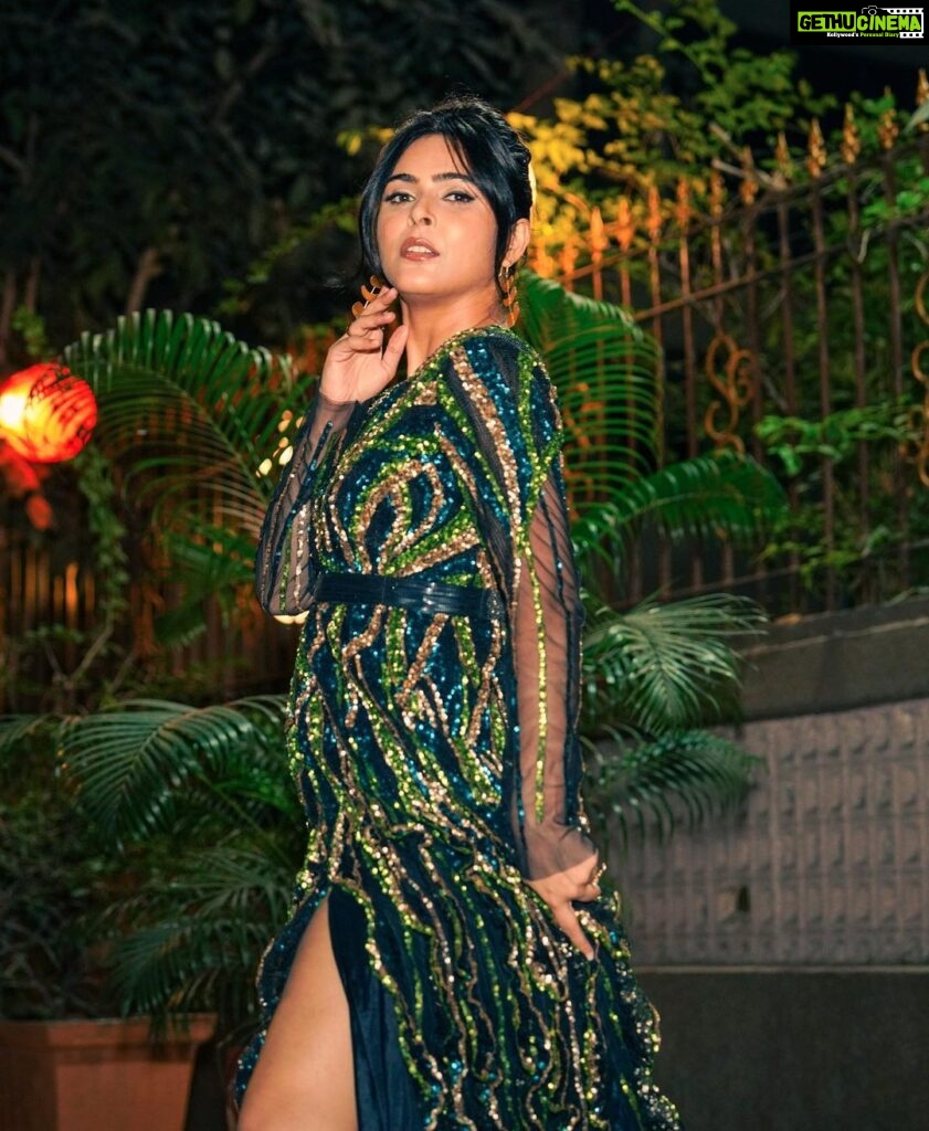 Madhurima Tuli Instagram - Seasons greetings ✨💚 @iwmbuzz Styled by @shailjaanand Outfit by @geishadesigns Earings by @the_jewel_gallery Assistant stylist @zheelhasnothingtowear HMU @raj_mukadam 📸 @sid_salve