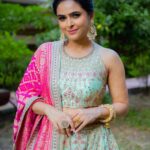 Madhurima Tuli Instagram - Tumko dekha toh yeh khayal aaya.. 👀💖 Styled by @shailjaanand Outfit by @shraddharambhia_official Jewellery by @the_jewel_gallery HMU @raj_mukadam 📸 @o_chhayachitrakar