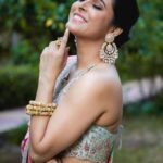 Madhurima Tuli Instagram - Tumko dekha toh yeh khayal aaya.. 👀💖 Styled by @shailjaanand Outfit by @shraddharambhia_official Jewellery by @the_jewel_gallery HMU @raj_mukadam 📸 @o_chhayachitrakar