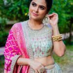 Madhurima Tuli Instagram - Tumko dekha toh yeh khayal aaya.. 👀💖 Styled by @shailjaanand Outfit by @shraddharambhia_official Jewellery by @the_jewel_gallery HMU @raj_mukadam 📸 @o_chhayachitrakar
