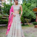 Madhurima Tuli Instagram - Tumko dekha toh yeh khayal aaya.. 👀💖 Styled by @shailjaanand Outfit by @shraddharambhia_official Jewellery by @the_jewel_gallery HMU @raj_mukadam 📸 @o_chhayachitrakar