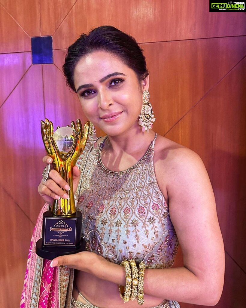 Madhurima Tuli Instagram - Thank you @theinquilab.in @middayindia for this appreciation. 3rd award this year as Fashionista Icon of the year. Truly hononoured!! And I dedicate this award to my Mom @vijayamountaineer who’s my constant! And also to my team. I love you guys. Thank you for always being there. Lots of love ❤️ ❤️