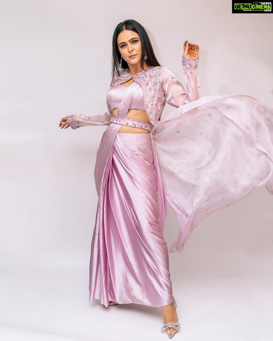 Madhurima Tuli - 19.8K Likes - ✨💖
Styled by @shailjaanand
Outfit by @house.of.ayra
Earings by @the_jewel_gallery
Assistant stylist @zheelhasnothingtowear
HMU @sunny_makeup_artist
📸 @gunjanc7