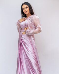 Madhurima Tuli Instagram - ✨💖

Styled by @shailjaanand
Outfit by @house.of.ayra
Earings by @the_jewel_gallery
Assistant stylist @zheelhasnothingtowear 
HMU @sunny_makeup_artist 
📸 @gunjanc7