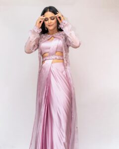 Madhurima Tuli Instagram - ✨💖

Styled by @shailjaanand
Outfit by @house.of.ayra
Earings by @the_jewel_gallery
Assistant stylist @zheelhasnothingtowear 
HMU @sunny_makeup_artist 
📸 @gunjanc7