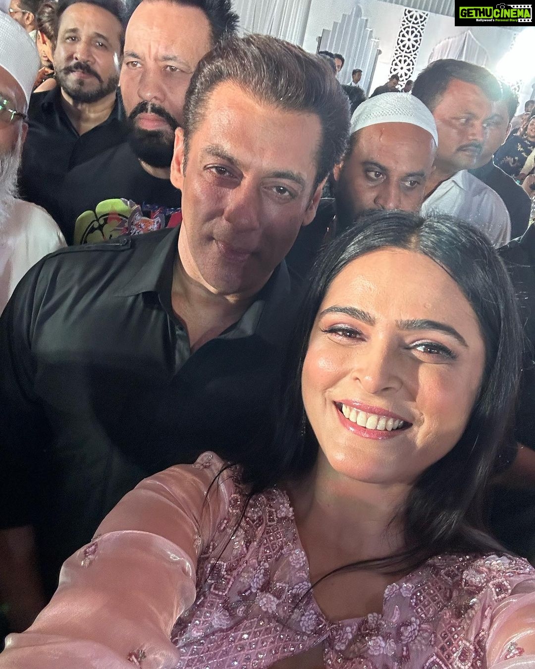Madhurima Tuli - 272.1K Likes - Selfie with Kisika Bhai Kisiki Jaan.. 🥰❤️
All the best @beingsalmankhan Sir 🙌🏼
#kisikabhaikisikijaan