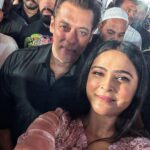 Madhurima Tuli Instagram - Selfie with Kisika Bhai Kisiki Jaan.. 🥰❤️ All the best @beingsalmankhan Sir 🙌🏼 #kisikabhaikisikijaan