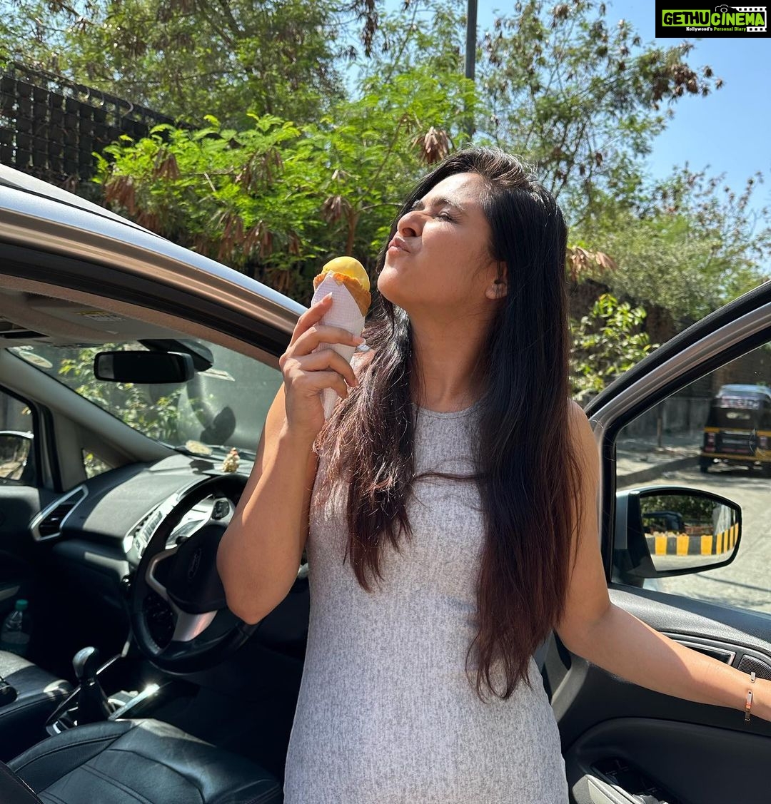 Madhurima Tuli Instagram - A Sunny day deserves an ice cream 🍦❤️