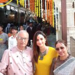 Madirakshi Mundle Instagram - ये गणेश जी का दरबार है, देवों के देव वक्रतुंडा महाकाया को अपने हर भक्त से प्यार है..!! ❤️❤️❤️ Had a beautiful & exclusive Darshan on Bappas day #sidhdhivinayak Thank you @ashokjain09021981 @siddhivinayak_trust_mumbai #happyganeshchaturthi #navratri #❤️ #feeling blessed #gratitude #greatful