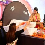 Madirakshi Mundle Instagram - कर्मण्येवाधिकारस्ते मा फलेषु कदाचन। मा कर्मफलहेतुर्भूर्मा ते सङ्गोऽस्त्वकर्मणि॥ भेल दशहरा मैदान पर सुप्रसिद्ध भागवत कथावाचक जया किशोरी @iamjayakishori ji की श्रीमद्भागवत कथा  Thanks to @kdmishra37