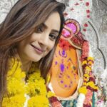 Madirakshi Mundle Instagram - नया साल, नई उम्मीदें, नया विचार और नई शुरुआत, भगवान करें आपकी हर सपना हक़ीकत बन जाये 🤗🤗♥️♥️ नए साल की बहुत सारी शुभकामनाएं!!