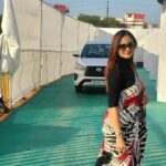 Madirakshi Mundle Instagram - कर्मण्येवाधिकारस्ते मा फलेषु कदाचन। मा कर्मफलहेतुर्भूर्मा ते सङ्गोऽस्त्वकर्मणि॥ भेल दशहरा मैदान पर सुप्रसिद्ध भागवत कथावाचक जया किशोरी @iamjayakishori ji की श्रीमद्भागवत कथा  Thanks to @kdmishra37