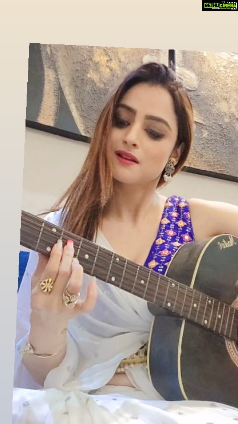 Madirakshi Mundle Instagram - Guitar playing isn’t really for everybody ☺️