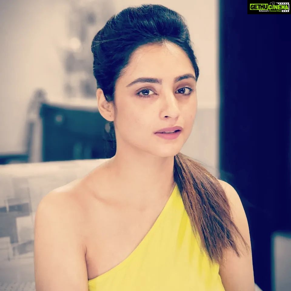 Madirakshi Mundle Instagram - Trust the timing of your Life 🥰🥰🥰