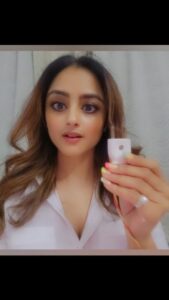 Madirakshi Mundle Instagram - Bad idea 💡 😕 🤪🤪😜😜😛
By @paraschhabra 🤪

#reels 
#funnyvideos 
#reelsinstagram 
#funtimes
#scary