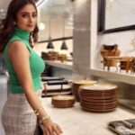 Madirakshi Mundle Instagram - Dropped in at the super inviting Musaafer by Radisson @musaafer.india Yummy food😋. Phenomenal ambience & some special attention from the talented Chef! 🎊 Love them brownies🥮 & all the lovely memories with friends❤️❤️