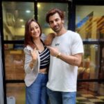 Madirakshi Mundle Instagram - To a person who i know is not all serious , 😋😝 & Has a super fun side 🎉 We’ve been friends for so long, & still to this day I am ecstatic at the fact that we are this close🥰 You have been there for me through everything, and I just can’t say thank you enough🤗 3 cheers 🥰 To a friendship that has weathered many a season A very happy birthday to my dearest and closest @rohitbakshi4 ❤️