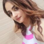 Madirakshi Mundle Instagram - 🤳