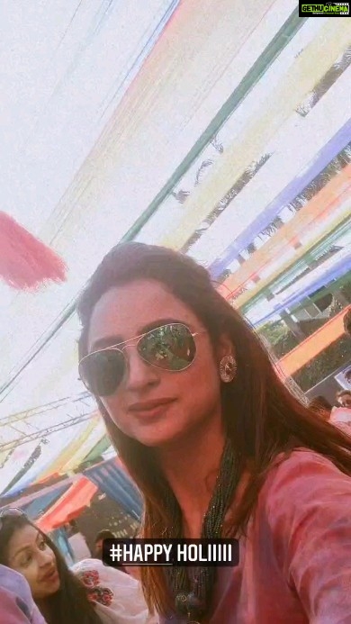 Madirakshi Mundle Instagram - Happy Holi my beautiful people ❤️