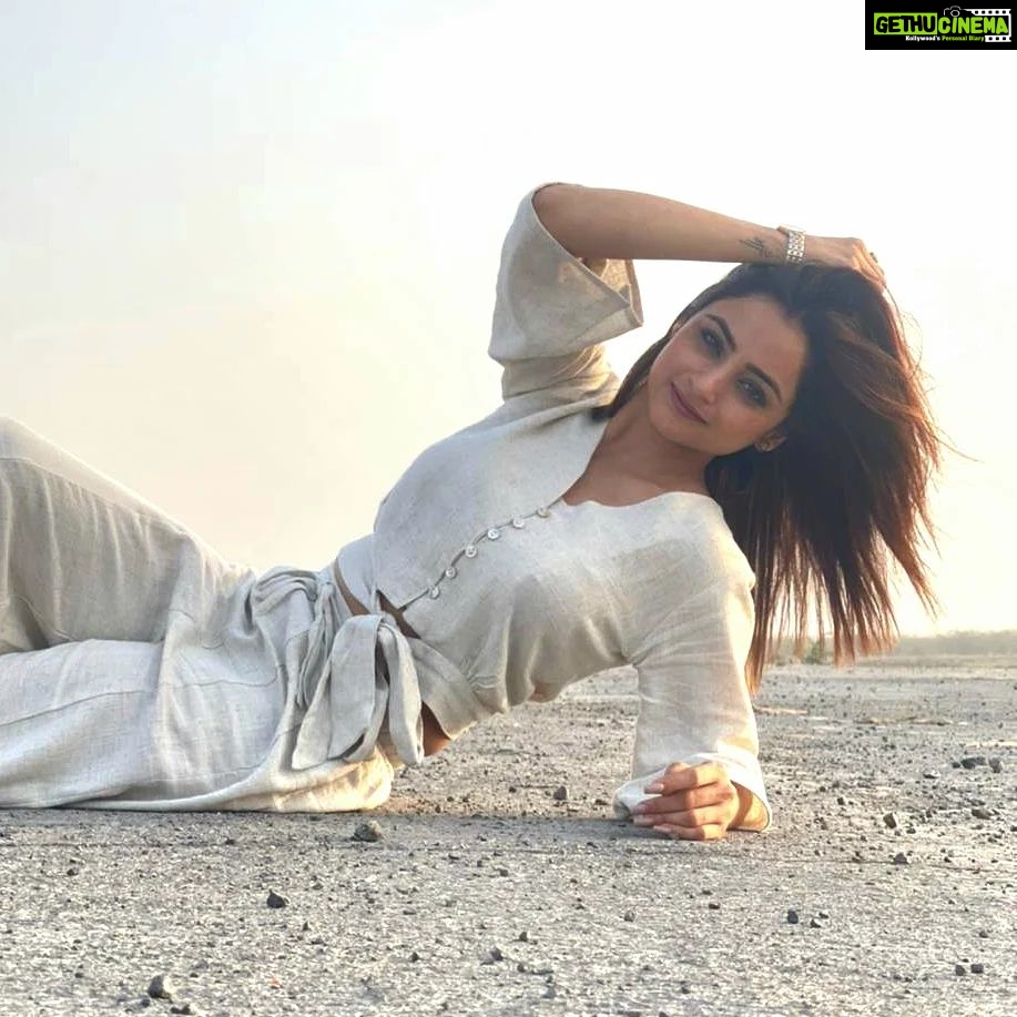 Madirakshi Mundle Instagram - हसरतें दिल की जुबां पर अब आने लगी ...