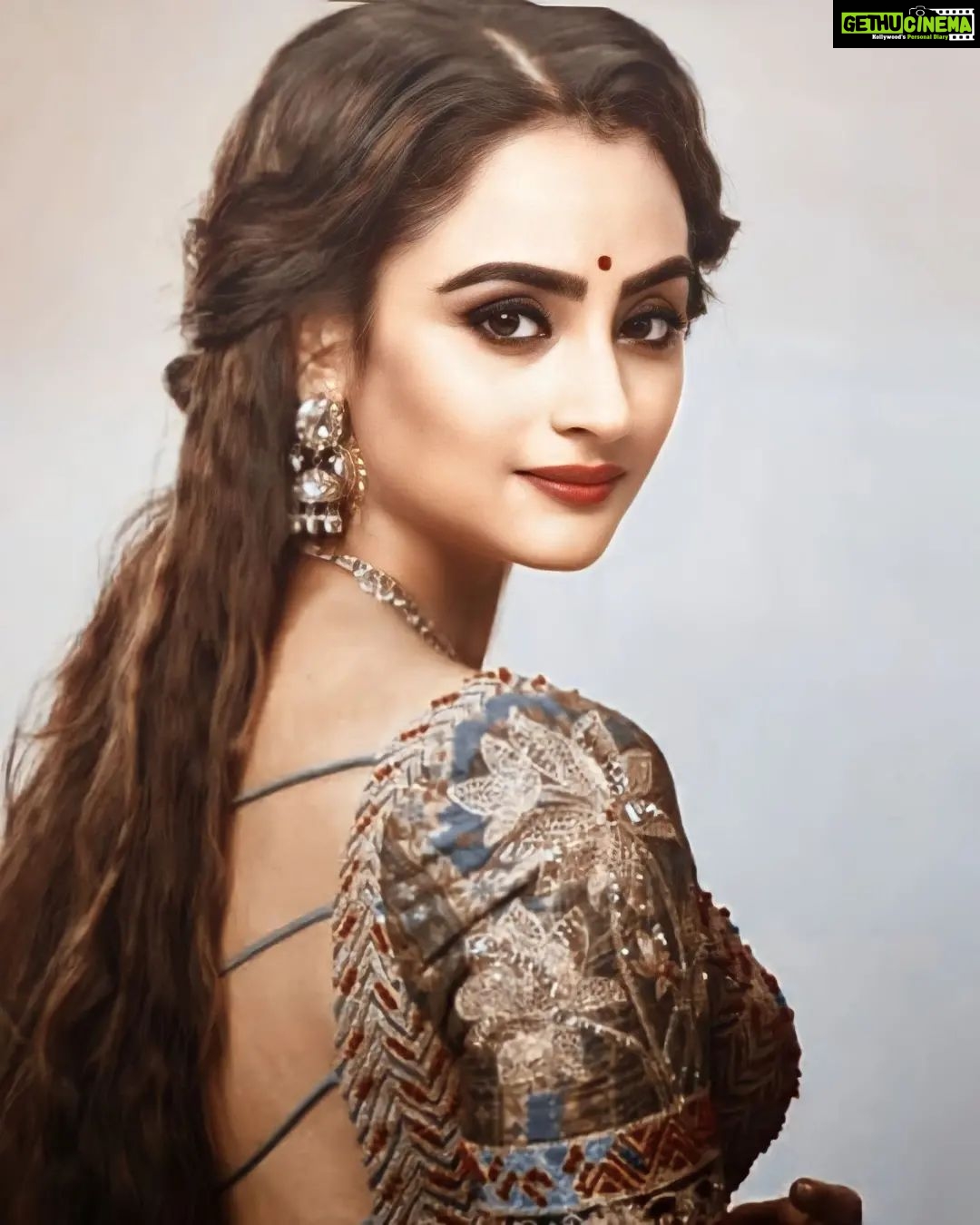 Madirakshi Mundle Instagram - Love you @madirakshi_ mam πβ€οΈ @madirakshi_ mam 's blend edit Hope u love the edit @madirakshi_ mam n allβ€ @madirakshi_ @madirakshi_ Fc hzneycodes . ---: πππ¬π‘πππ π¬ :-- #weloveyoumadirakshidii #iloveyouallmadirakshians #iloveyoumadirakshi #madirakshi #madirakshi_ #madirakshimundle #madirakshilove #madirakshians #madilove #madirakshiassiya #madirakshimundleinstagram #madirakshiassita #madirakshimylifemylove #siya #sita #vaidehi #bhumija #jaanki #janki β₯In My Heartβ₯