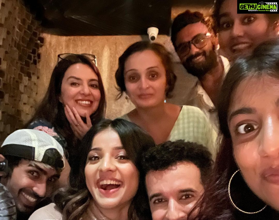 Mahima Makwana Instagram - Bas Karo Aunty. ✨ I happened to not only meet but work with a set of people who were extremely talented, kind, laden with love and light. A set that exuberated good energy and acceptance, a set of people that helped me form a different perspective. Thankyou for the warmth, laugh’s and acceptance! ✨🤗 @roykapurfilms @rsvpmovies @earthskynotes #sidroykapur @abhislens @niteshtiwari22 @ashwinyiyertiwari @mehrotranikhil @varun760 @navagat_p @ishwaksingh @karanjotwani @ghuggss @gauravpandey7697 @malvika25 @castingchhabra @niharikabhasinkhan21 @niharika69 @shwetadas @ayeshaseth @richashriyan @hrishidoeshair @pranati_ta @turbo_aaj @sarveshshingre #starstudios A big fat hug to everyone :)