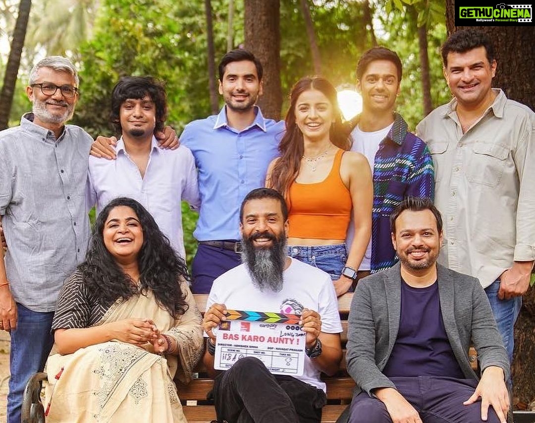 Mahima Makwana Instagram - Bas Karo Aunty. ✨ I happened to not only meet but work with a set of people who were extremely talented, kind, laden with love and light. A set that exuberated good energy and acceptance, a set of people that helped me form a different perspective. Thankyou for the warmth, laugh’s and acceptance! ✨🤗 @roykapurfilms @rsvpmovies @earthskynotes #sidroykapur @abhislens @niteshtiwari22 @ashwinyiyertiwari @mehrotranikhil @varun760 @navagat_p @ishwaksingh @karanjotwani @ghuggss @gauravpandey7697 @malvika25 @castingchhabra @niharikabhasinkhan21 @niharika69 @shwetadas @ayeshaseth @richashriyan @hrishidoeshair @pranati_ta @turbo_aaj @sarveshshingre #starstudios A big fat hug to everyone :)