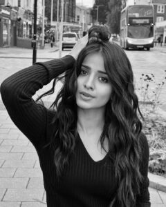 Mahima Makwana Instagram - Mentally there 🥲 
MUA - @mannysamra_mua 
Styling- @suveera.swetesh.stylist