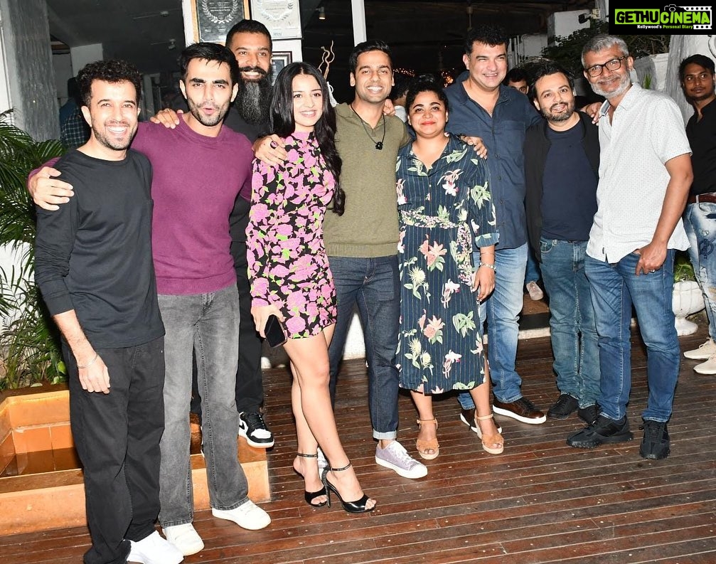 Mahima Makwana Instagram - Bas Karo Aunty. ✨ I happened to not only meet but work with a set of people who were extremely talented, kind, laden with love and light. A set that exuberated good energy and acceptance, a set of people that helped me form a different perspective. Thankyou for the warmth, laugh’s and acceptance! ✨🤗 @roykapurfilms @rsvpmovies @earthskynotes #sidroykapur @abhislens @niteshtiwari22 @ashwinyiyertiwari @mehrotranikhil @varun760 @navagat_p @ishwaksingh @karanjotwani @ghuggss @gauravpandey7697 @malvika25 @castingchhabra @niharikabhasinkhan21 @niharika69 @shwetadas @ayeshaseth @richashriyan @hrishidoeshair @pranati_ta @turbo_aaj @sarveshshingre #starstudios A big fat hug to everyone :)