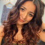 Mahima Makwana Instagram - it’s been a while. So Hii! 🫶🏻✨ MUA - @sakbagasramua Hairstylist- @hrishidoeshair