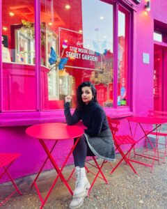 Mahima Makwana Instagram - cinnamon roll and coffee. 😭✨