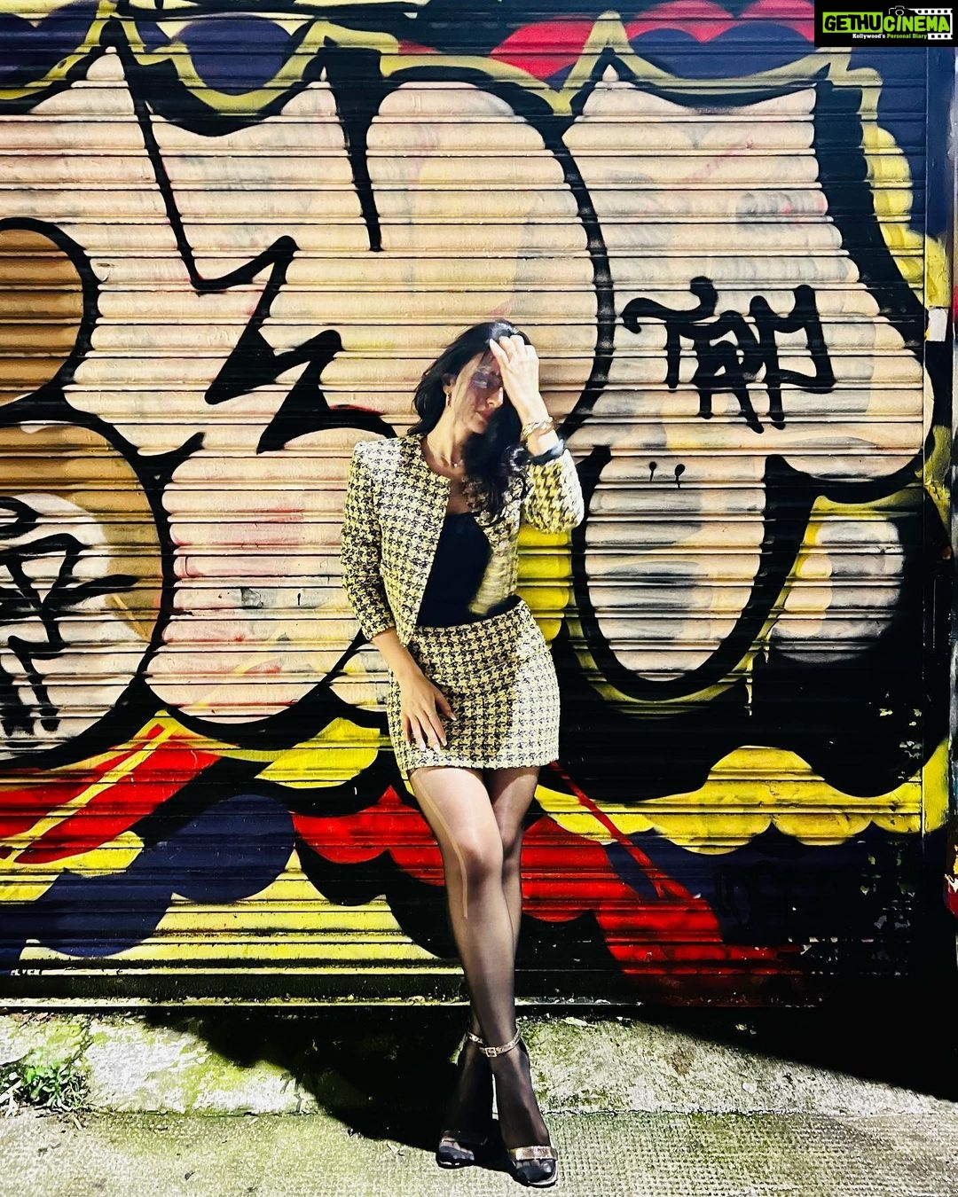 Mahima Makwana Instagram - Graffiti. ✨ Styled by - @suveera.swetesh.stylist Shoreditch East London