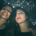 Mahira Khan Instagram - Meri insiaaaa hai… toh jahaaan hai ✨ Samjhi? :) Happy birthday my one and my only. I can’t wait to seee you my Insia. May you be blessed with love and joy. With happiness and good health. With travel (with me) and good food. Laughter and happy tears. I love you my love @insiafaisal ♥️ Yours. ♥️