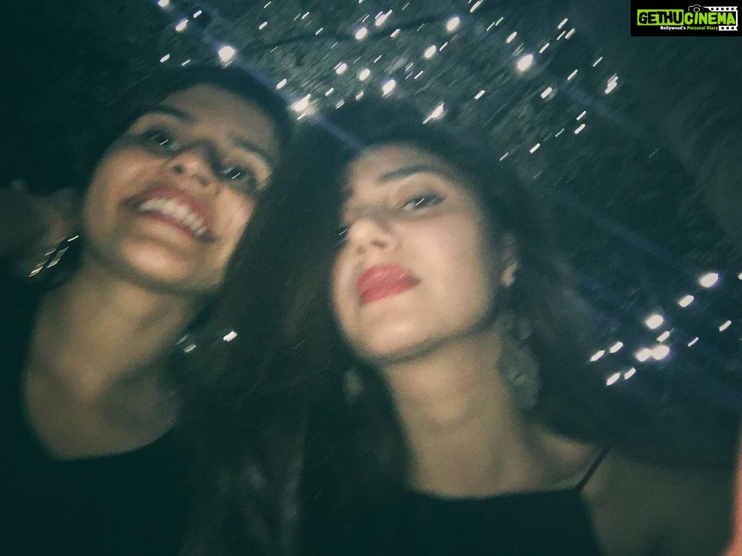 Mahira Khan Instagram - Meri insiaaaa hai… toh jahaaan hai ✨ Samjhi? :) Happy birthday my one and my only. I can’t wait to seee you my Insia. May you be blessed with love and joy. With happiness and good health. With travel (with me) and good food. Laughter and happy tears. I love you my love @insiafaisal ♥️ Yours. ♥️