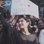 Mahira Khan Instagram - My heart is in a constant state of gratitude because of all of YOU. Alhumdulillah. All of you mean the world to me. I feel the love… with every smile, screams, hugs, tears.. I feel it, I feel all of it. And you should know… that I love you all. I promise to work harder for all of you. InshAllah. Thank you so much Canada… we feel humbled. Yours 💋💌 🎥 @noirstudios.ig @thisishssn #humawards2022 Bottom of My Heart
