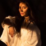 Mahira Khan Instagram - Mukkho promoting Quaid e Azam Zindabad kinda vibe 🐆 📸 @shahbazshaziofficial 👗 @sabahpretwear 💎 @ayeshaccessories 🥿 @dazzlebysarah 💄 @iambabarzaheer #quaideazamzindabad 🐅