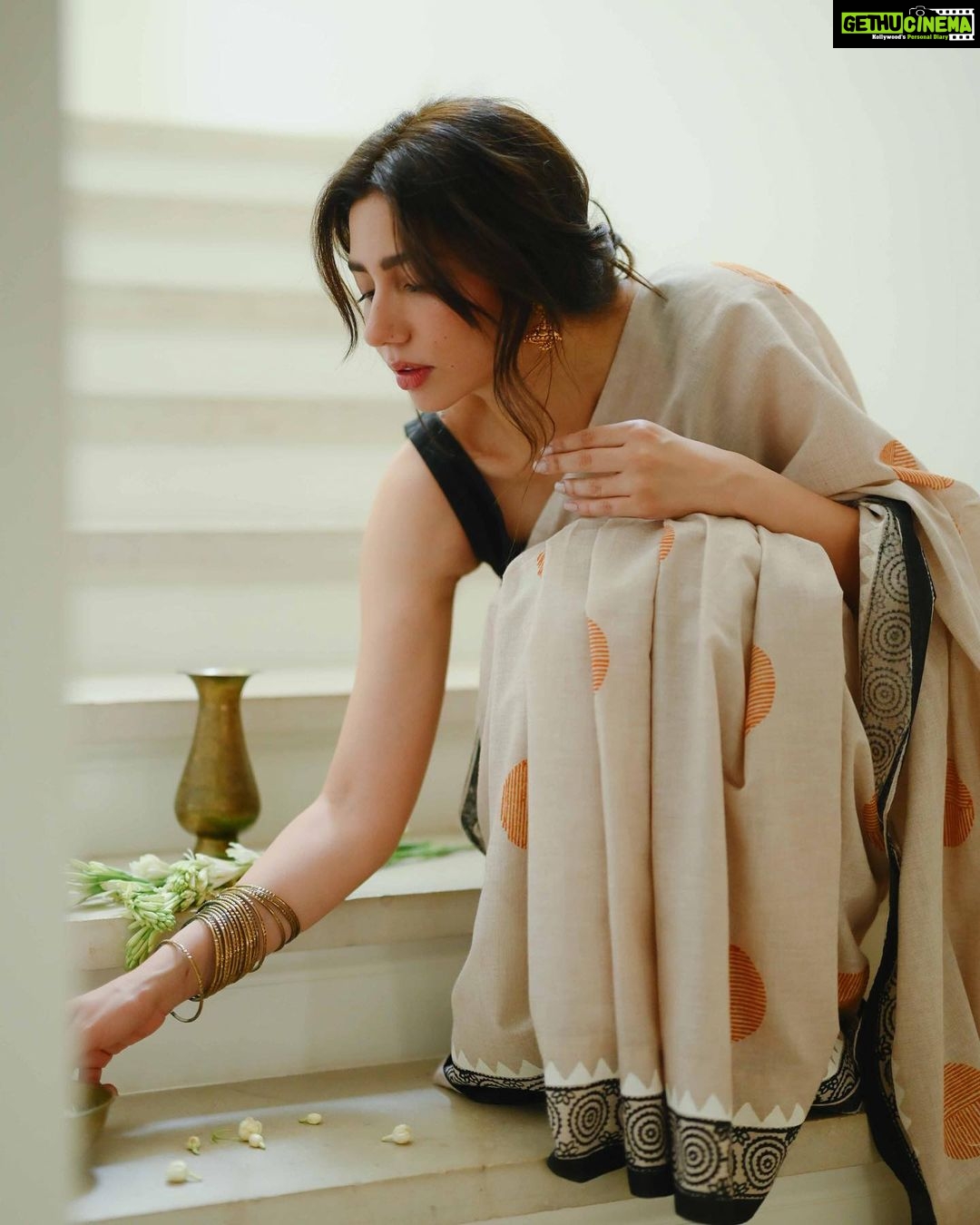 Mahira Khan Instagram - 🌬 یونہی پہلو میں بیٹھے رہو