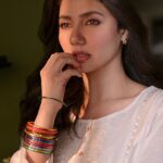 Mahira Khan Instagram - کیا تمہیں مجھ سے ابھی بھی کچھ کہنا ہے ؟ 💌