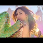 Mahira Khan Instagram - Meri photo ko Teri nazar ka deedar wallah re! Loooota re Loota re 💃🏽🕺🏻 Quaid E Azam Zindabad - Releasing Worldwide This Eid Ul Adha! Music: Shani Arshad @shaniarshadali Singers: Aima Biag & Asrar Shah @aima_baig_official @asrarmusic Lyrics: Khawaja Danish Choreographer: Nigah Hussain @nigahjee Costumes: Nomi Ansari @nomiansari DOP: Rana Kamran @ranakamran__cinematographer Producer: Fizza Ali Meerza @fizza_meerza Director: Nabeel Qureshi @nabqur #qaz #quaideazamzindabad #filmwalapictures #vidly