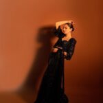 Mahira Khan Instagram - When in doubt either wear black or wear @farazmanan , I did both x 💋 @seemabsaqibkhan @iambabarzaheer @neemarjewels