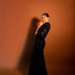 Mahira Khan Instagram - When in doubt either wear black or wear @farazmanan , I did both x 💋 @seemabsaqibkhan @iambabarzaheer @neemarjewels