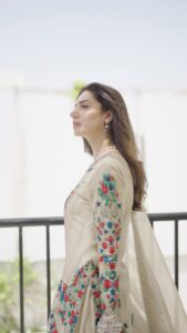 Mahira Khan Instagram - Isn’t this a lovely song and a lovelier voice.. ? @zairaali 💋 🎥 @talhahahahahaha_ you’re a star 🤩